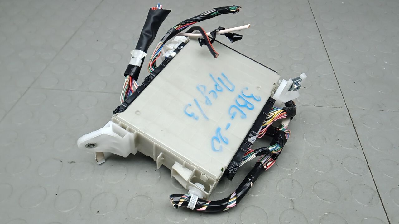 блок предохранителей Toyota C-HR 1 поколение AX10 2017, 1.2 л., бензин, 82730F4010 - фото №1