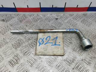 ключ колесный (балонный) Hyundai Santa Fe 2 поколение (CM) 2006, 2.2 л., дизель, МКПП, внедорожник 5 дв.