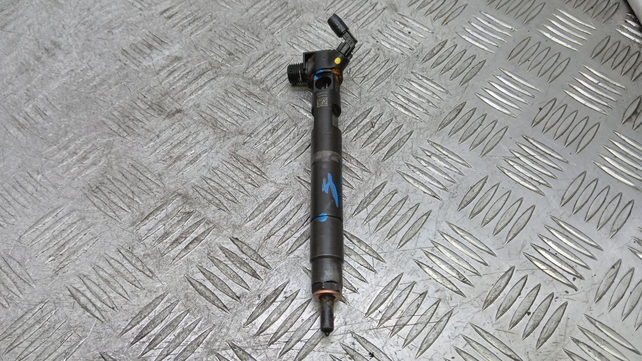 форсунка Infiniti Q50 1 поколение 2016, 2.2 л., дизель, A6510704987 - фото №1
