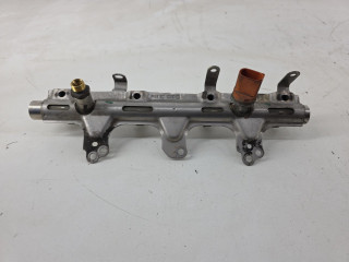 топливная рампа Volkswagen Passat B7 2013, 1.8 л., TFSI, CDAA, бензин, серебро, передний привод, правый руль, 06J133317M