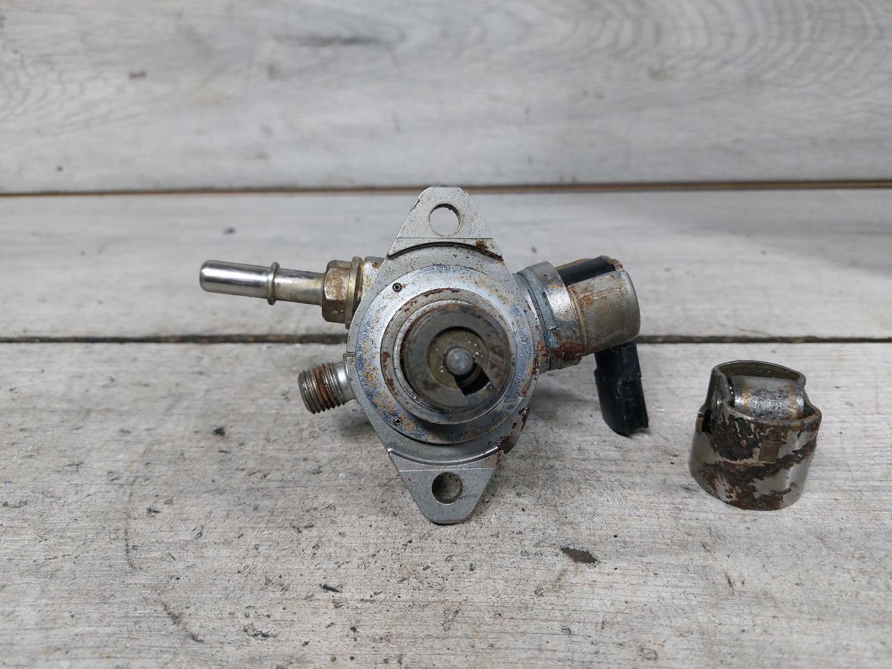 ТНВД Ford Focus 3 поколение (2011 - 2015), 2.0 л., MGDA, бензин, CM5E9D376CB, 5193953, CM5E9D376BE, CM5E9D376CA, CM5E9D376DA - фото №1