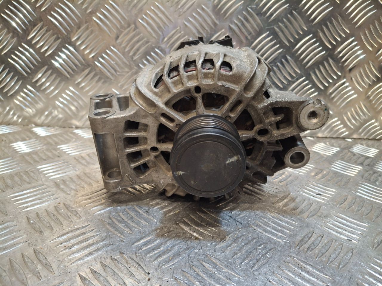 генератор Ford Kuga 2 поколение (2013 - 2025), 1.6 л., JTMA, бензин, 31285435, 36001101, FG15T063, 1763143, 1830920, BV6N10300BB, BV6N10300BA - фото №1