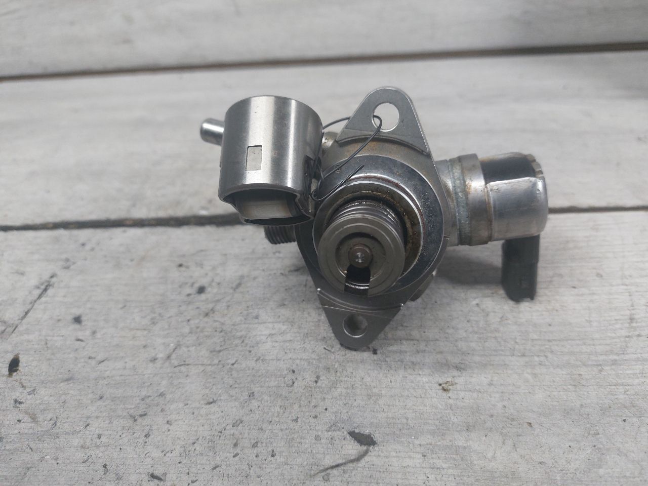 ТНВД Ford Focus 3 поколение (2011 - 2015), 2.0 л., MGDA, бензин, CM5E9D376CB, 5193953, CM5E9D376BE, CM5E9D376CA, CM5E9D376DA - фото №1