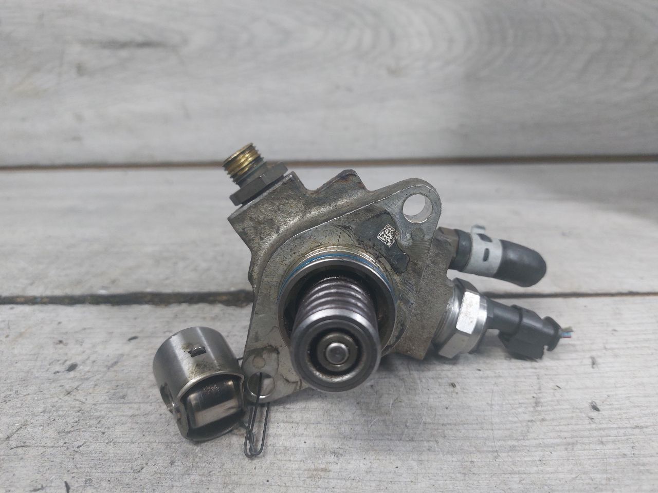 ТНВД Volkswagen Golf 7 поколение (2012 - 2017), 1.4 л., TSI, CXSA, бензин, 04E127026AA, 04E127026BC, 04E127026BD, 04E127026AT, 04E127026H, 04E127026AG - фото №1