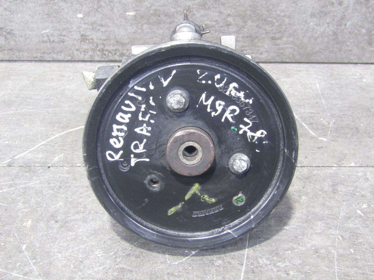 насос гидроусилителя руля Renault Trafic 2 поколение (2001 - 2006), 2.0 л., M9R 786, дизель, 491101050R, 7613955611 - фото №1