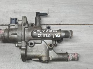 корпус термостата Chevrolet Cruze 1 поколение (2009 - 2012), 1.8 л., F18D4, бензин, 96984103, 55353311, 25199824, 25192230, 25192228