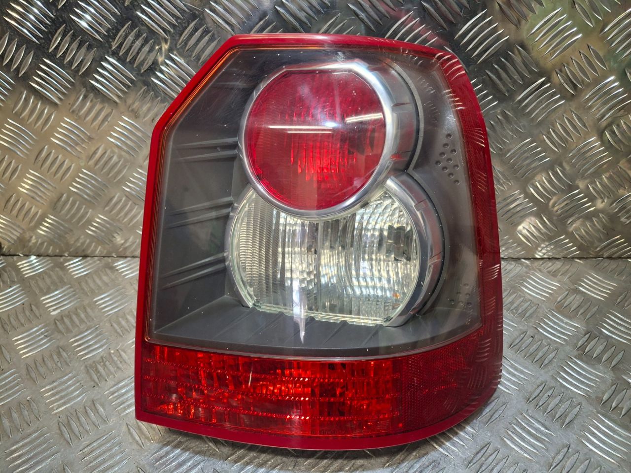 фонарь задний правый Land Rover Freelander 2 поколение (2006 - 2010), LR001588 - фото №1