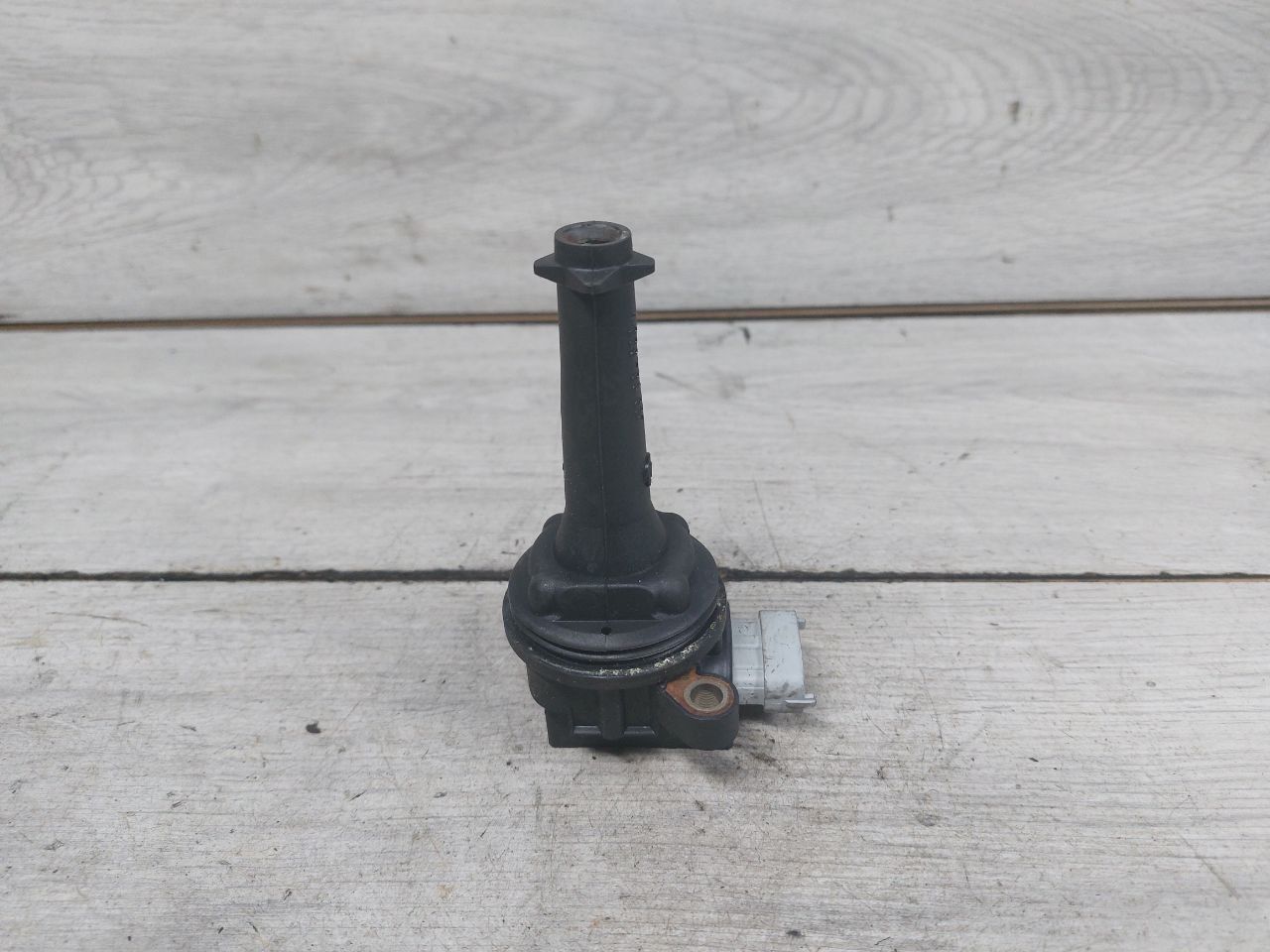 катушка зажигания Ford Kuga 1 поколение (2008 - 2013), 2.5 л., HYDC, бензин, 30713417, 1371601, 8677837, 0221604010 - фото №1