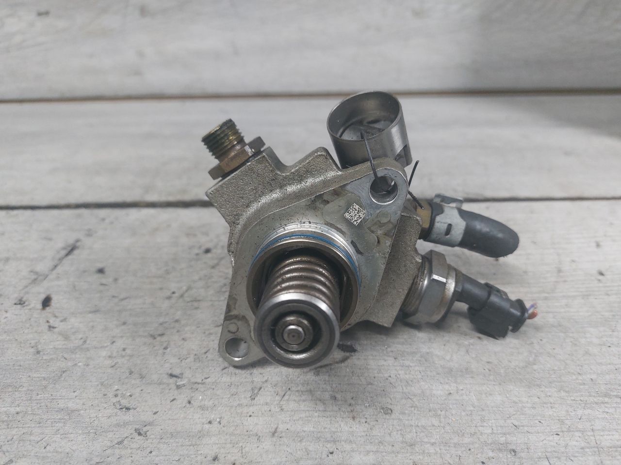 ТНВД Volkswagen Golf 7 поколение (2012 - 2017), 1.4 л., TSI, CXSA, бензин, 04E127026AA, 04E127026BC, 04E127026BD, 04E127026AT, 04E127026H, 04E127026AG - фото №1