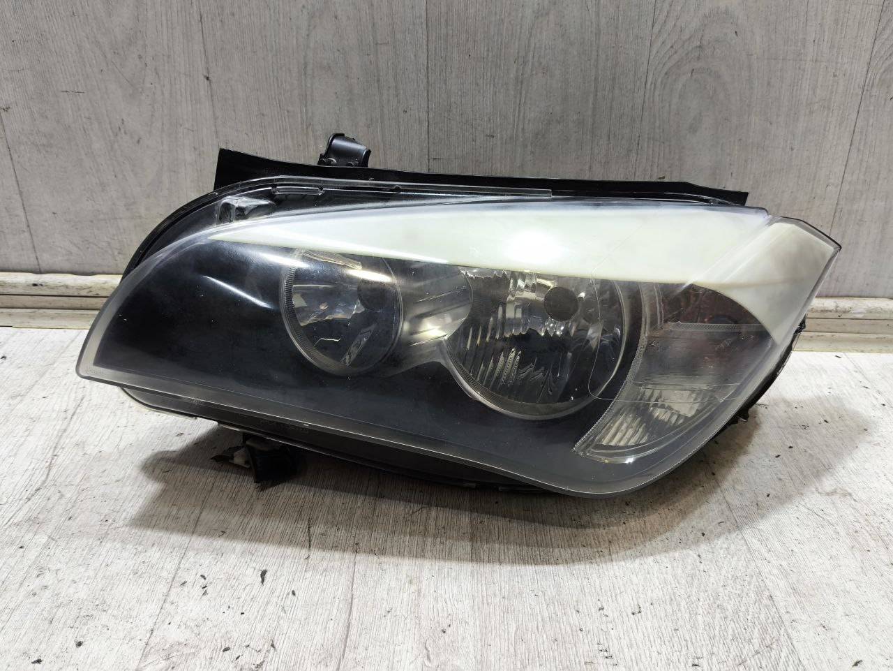 фара левая BMW X1 E84 (2009 - 2012), правый руль, 63112990003 - фото №1