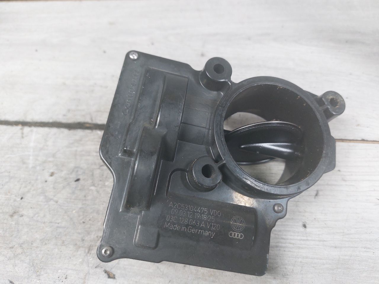 заслонка дроссельная Volkswagen Golf 5 поколение (2003 - 2009), 1.4 л., BLG, бензин, 03C128063A, A2C53104475, 03C128063B - фото №1