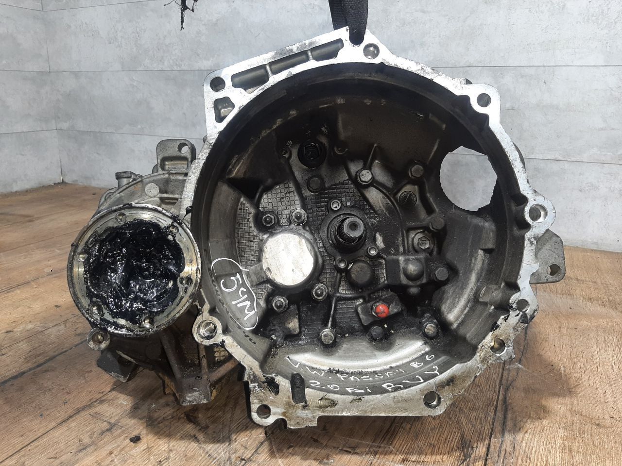 КПП механическая (МКПП) Volkswagen Passat B6 (2005 - 2010), 2.0 л., FSI, BVY, бензин, МКПП, передний привод, 02S300046L, 02S300044M, 02S300045L, GQP, JXR, KVY, JCN, GLB - фото №1