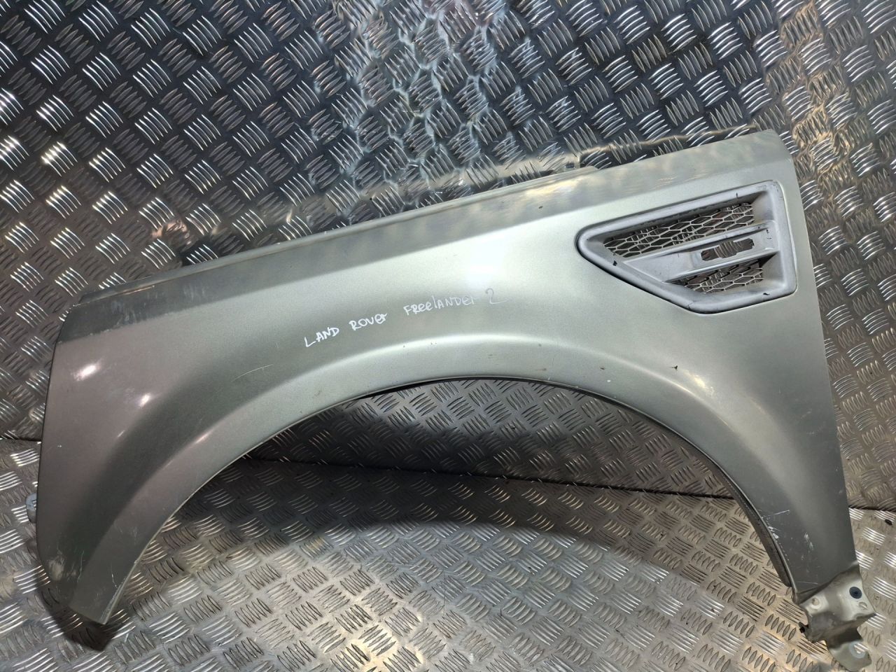крыло переднее левое Land Rover Freelander 2 поколение (2006 - 2010), LR005868 - фото №1