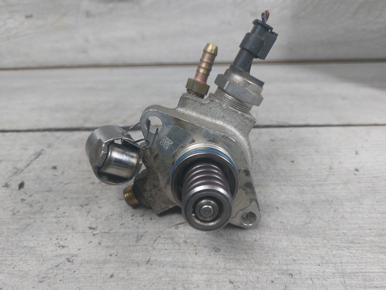 ТНВД Volkswagen Golf 7 поколение (2012 - 2017), 1.4 л., TSI, CXSA, бензин, 04E127026AA, 04E127026BC, 04E127026BD, 04E127026AT, 04E127026H, 04E127026AG - фото №1