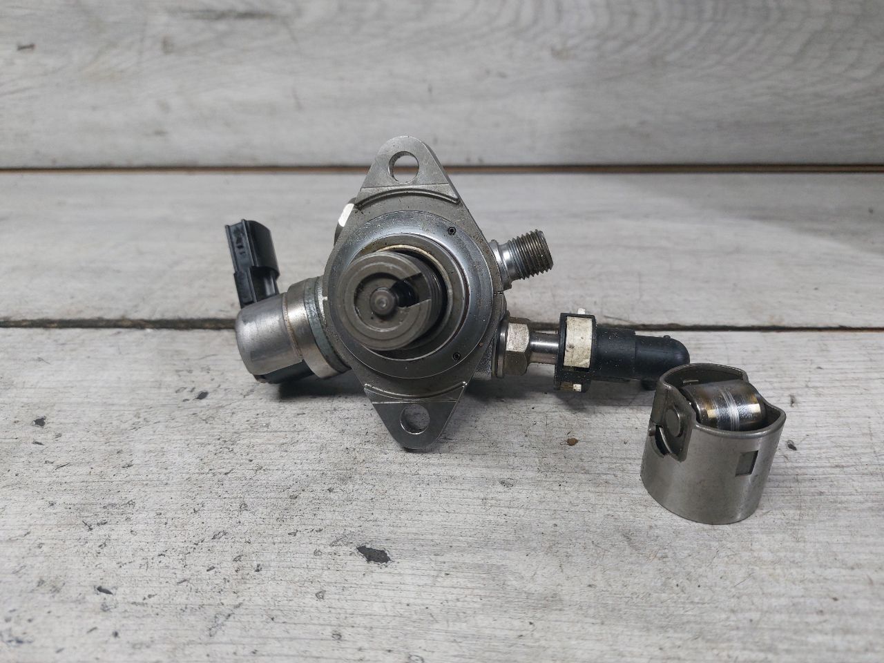 ТНВД Ford Focus 3 поколение (2011 - 2015), 2.0 л., MGDA, бензин, CM5E9D376CB, 5193953, CM5E9D376BE, CM5E9D376CA, CM5E9D376DA - фото №1