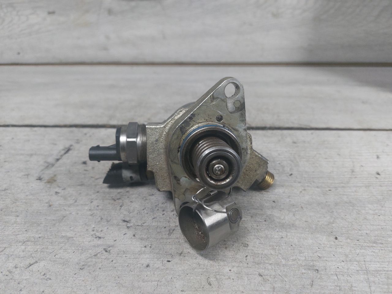 ТНВД Volkswagen Golf 7 поколение (2012 - 2017), 1.4 л., TSI, CXSA, бензин, 04E127026AA, 04E127026BC, 04E127026BD, 04E127026AT, 04E127026H, 04E127026AG - фото №1