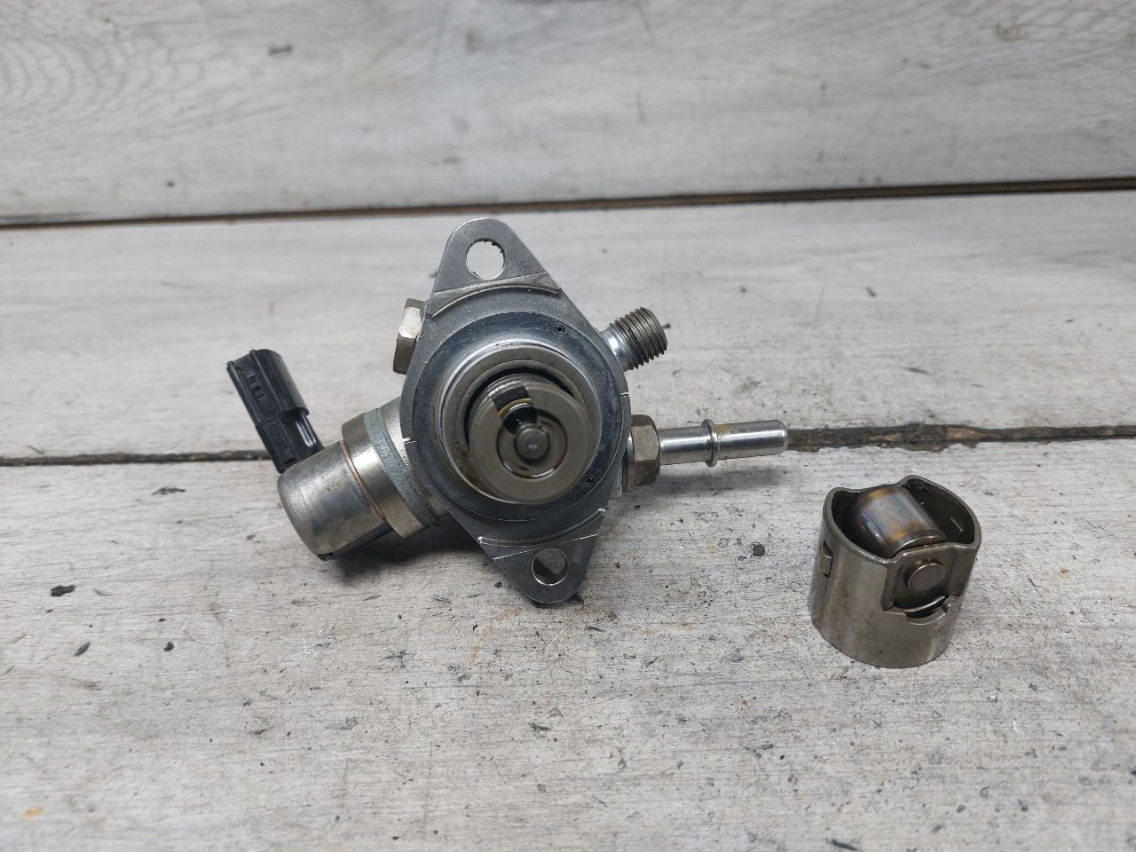 ТНВД Ford Focus 3 поколение (2011 - 2015), 2.0 л., MGDA, бензин, CM5E9D376CB, 5193953, CM5E9D376BE, CM5E9D376CA, CM5E9D376DA - фото №1