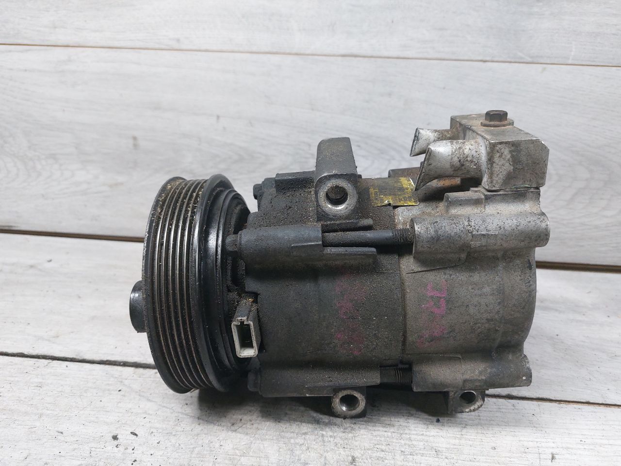 компрессор кондиционера Ford Fiesta 5 поколение (2001 - 2007), 2.0 л., N4JB, бензин, 4767921, 6S4319D629AA - фото №1