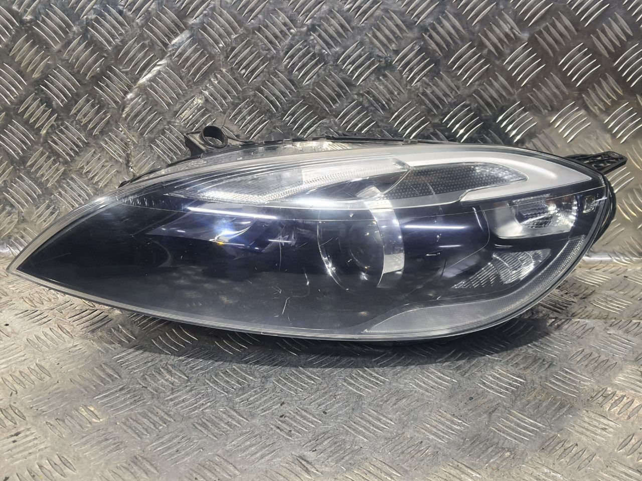 фара левая Volvo V40 2 поколение (2012 - 2016), правый руль, 31420009, 31383158 - фото №1