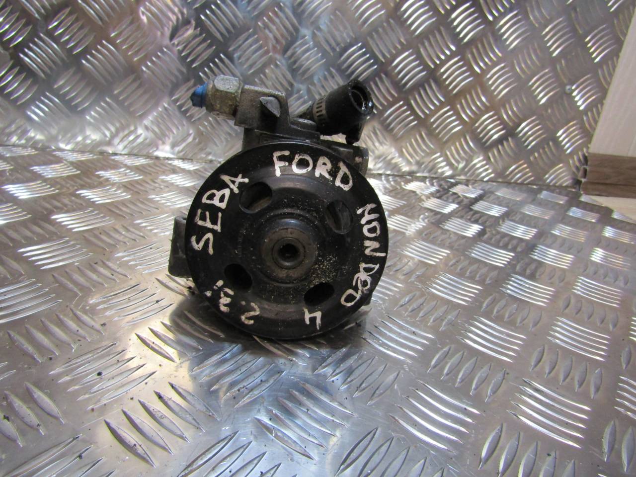 насос гидроусилителя руля Ford Mondeo 4 поколение (2007 - 2010), 2.3 л., SEBA, бензин, 1674661, 6G913A696AG, 30794570, 6G913A696AF, 7G913A696AB, 6G913A696AE, 7G913A696AA - фото №1
