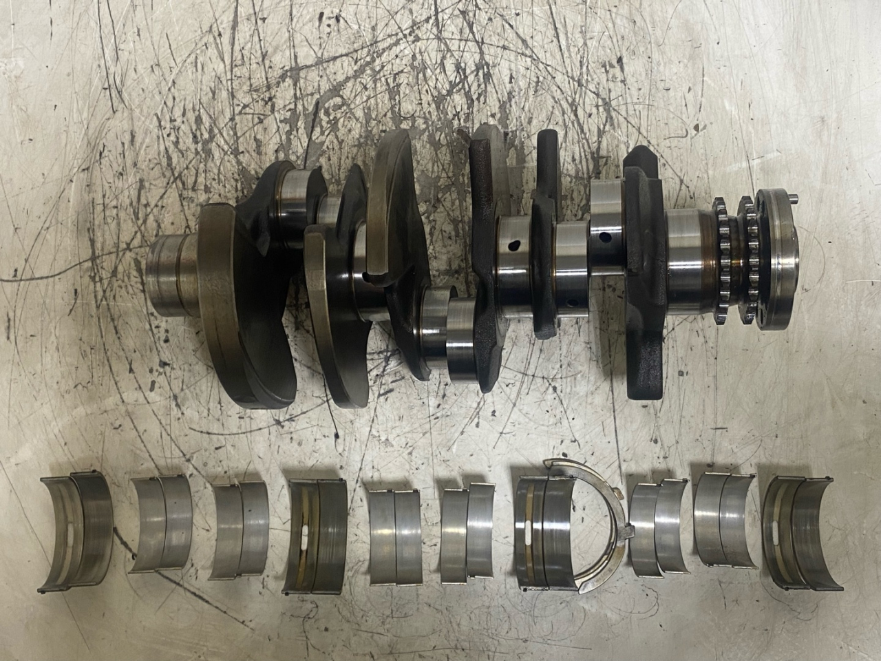 коленвал Audi A4 B8/8K (2007 - 2011), 3.2 л., CALA, бензин, 06E105101P, 06E101R, 06E105101R, 06E105101AM, 06E105101AP - фото №1