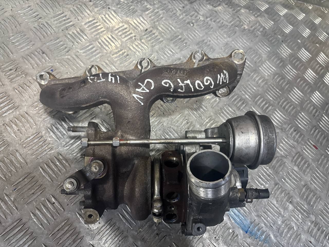 турбина Volkswagen Golf 6 поколение (2008 - 2012), 1.4 л., TSI, CAVD, бензин, 03C145701T, 03C145701B, 03C145701G, 03C145701K, 03C145701Q, 03C145702B, 03C145703A, 03C145702P - фото №1