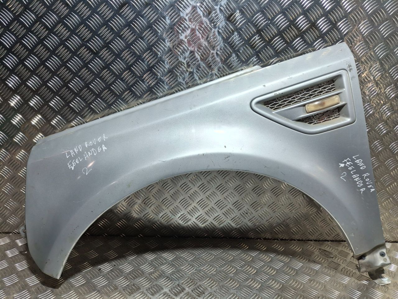 крыло переднее левое Land Rover Freelander 2 поколение (2006 - 2010), серый, LR005868 - фото №1