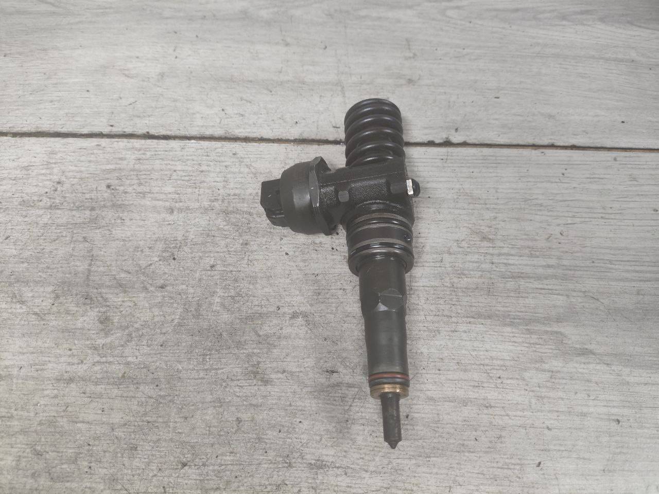 форсунка Volkswagen Touareg 1 поколение (2002 - 2007), 5.0 л., дизель, 07Z130073H, 0414720220 - фото №1