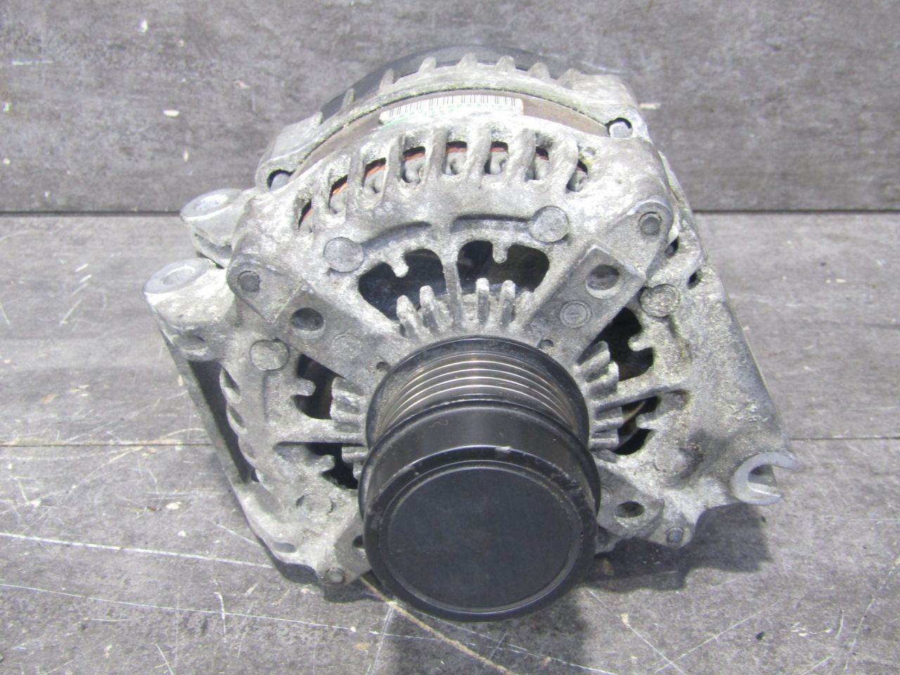 генератор Jeep Cherokee 5 поколение KL (2013 - 2018), 3.2 л., EHB, бензин, 56029740AA, 4210007150 - фото №1