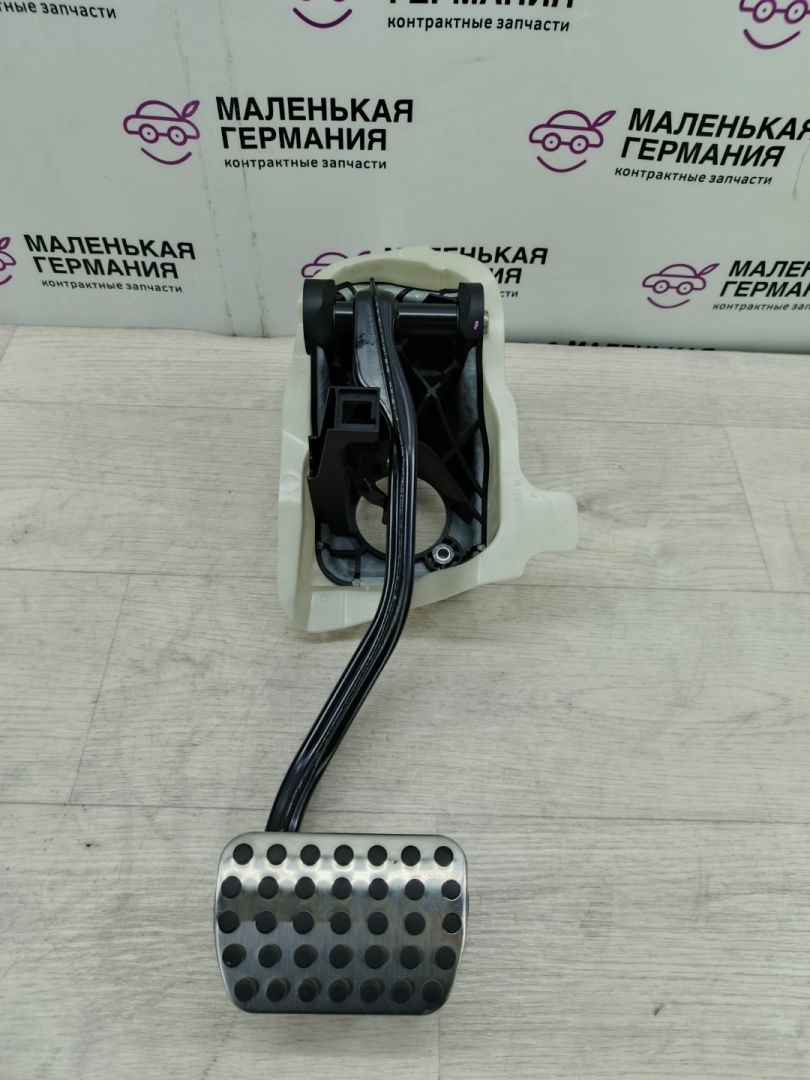 педаль тормоза Mercedes-Benz C-Класс W205/S205/C205 2014, 2.0 л., M 274.920, бензин, АКПП, белый, седан, задний привод, правый руль, A2052900000, A2052920507, A2052920308, A1702900182 - фото №1