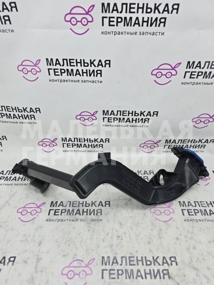 горловина бачка омывателя Mercedes-Benz E-Класс W213/S213/C238/A238 2018, 2.0 л., M 274.920, бензин, АКПП, 149 polar white или polarweiss, седан, задний привод, правый руль, A2138600164, A2138690166 - фото №1