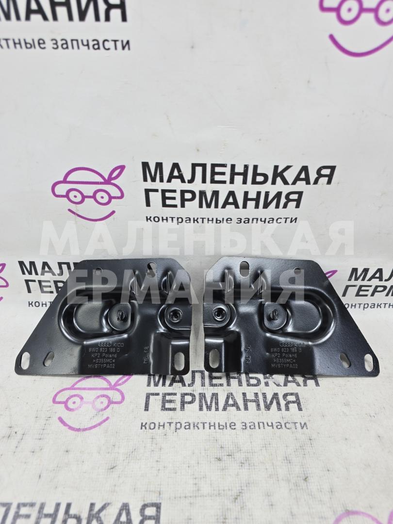 Ответная часть (скоба) замка капота Audi A5 F5 2018, 2.0 л., CVKB, бензин, АКПП, белый металлик 2y / s9r, хетчбэк 5 дв., правый руль, 8W0823185D, 8W0823186D - фото №1