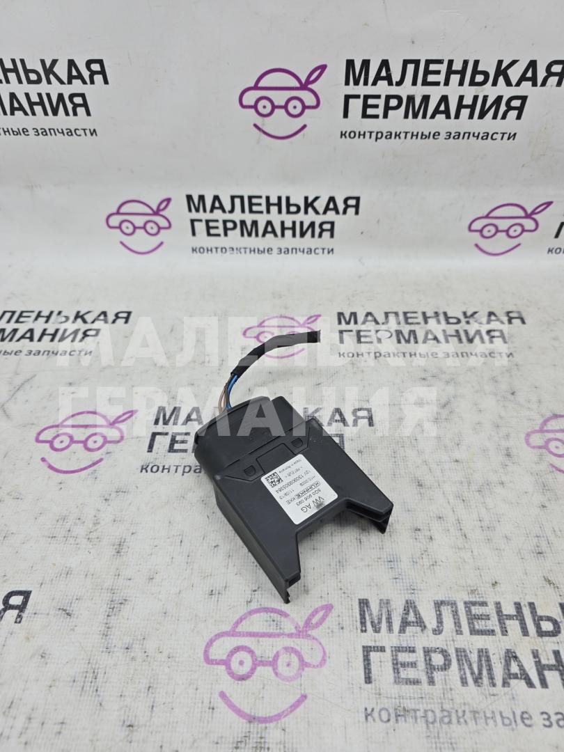 блок управления топливным насосом Volkswagen Passat B8 2015, 1.8 л., CJSA, бензин, робот, 2t/c9x чёрный перламутр, седан, правый руль, 5Q0906093, 6N0973755 - фото №1
