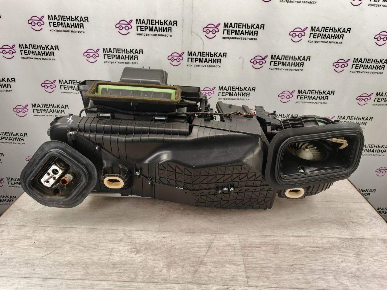 отопитель в сборе (печка) Mercedes-Benz C-Класс W205/S205/C205 2014, 2.0 л., M 274.920, бензин, АКПП, белый, седан, задний привод, правый руль, 0130309002, A2058308400, A2058309404 - фото №1