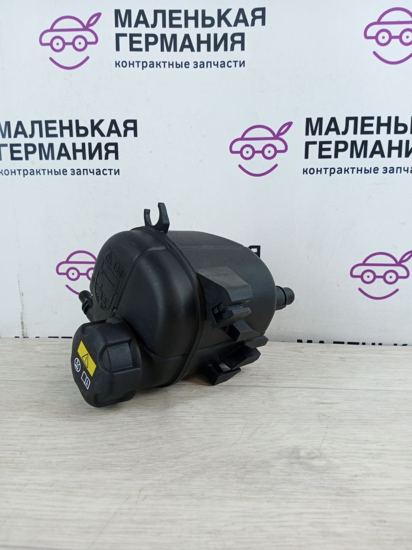 бачок расширительный BMW 5 серия G30/G31 G30 2017, 3.0 л., B58 B30 A, бензин, АКПП, темно-синий, седан, полный привод, 17139485733, 17138610655, 8610655, 9485733 - фото №1