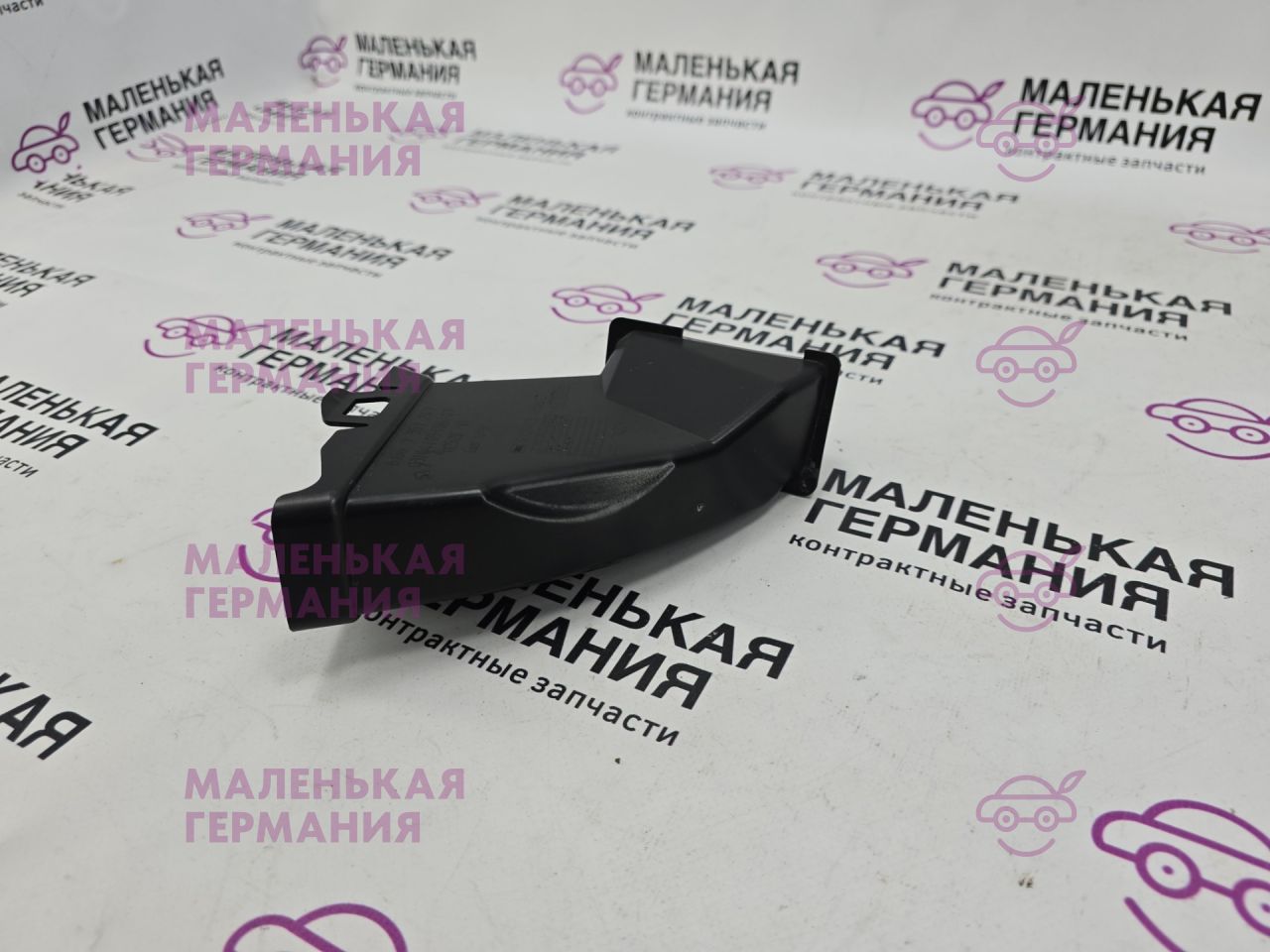 водосток планки обтекателя (жабо) лев. низ. BMW 5 серия G30/G31 G31 2017, 2.0 л., B48 B20 B, бензин, АКПП, alpinweiss 3 (300), универсал, правый руль, 61667357247, 7357247 - фото №1