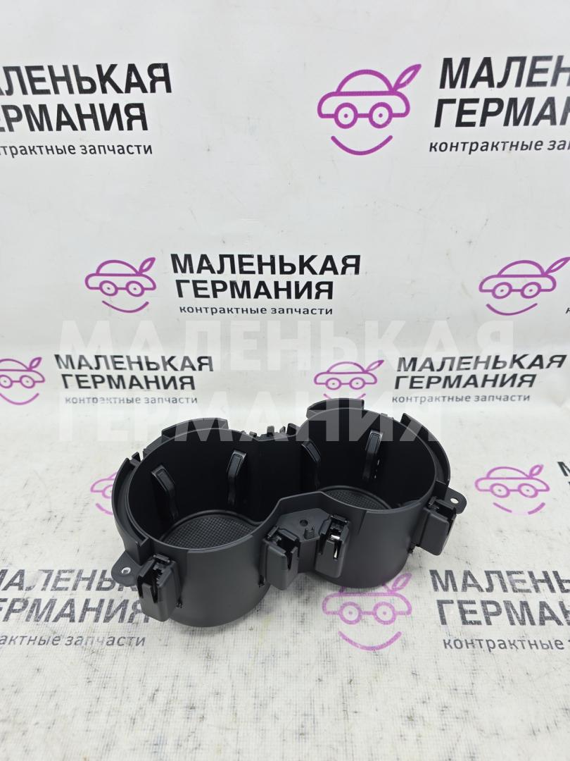 подстаканник Audi A5 F5 2018, 2.0 л., CVKB, бензин, АКПП, белый металлик 2y / s9r, хетчбэк 5 дв., правый руль, 8W0862533C - фото №1