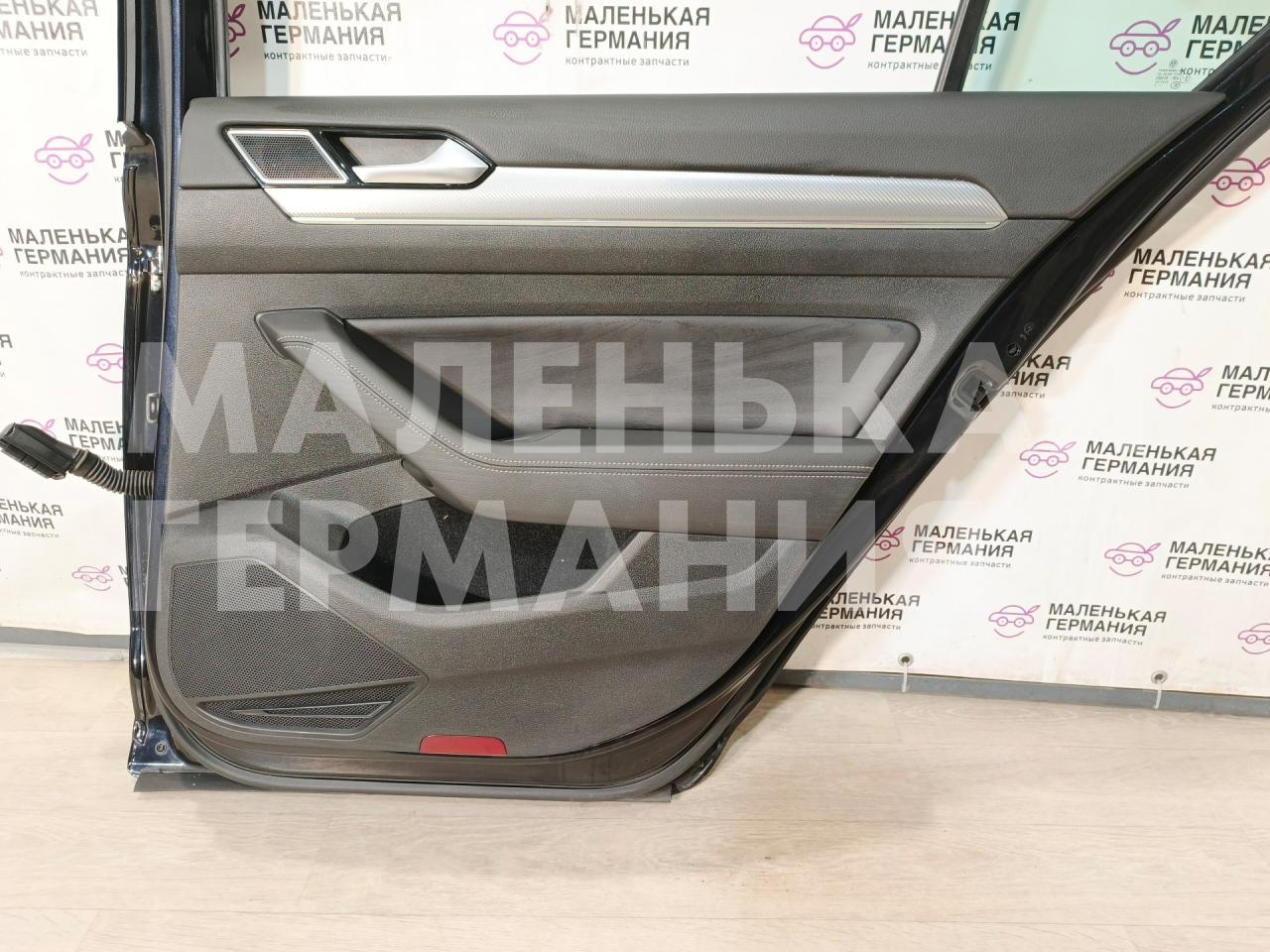 обшивка двери задняя правая Volkswagen Passat B8 2015, 1.8 л., CJSA, бензин, робот, 2t/c9x чёрный перламутр, седан, правый руль, 3G5867212AF - фото №1