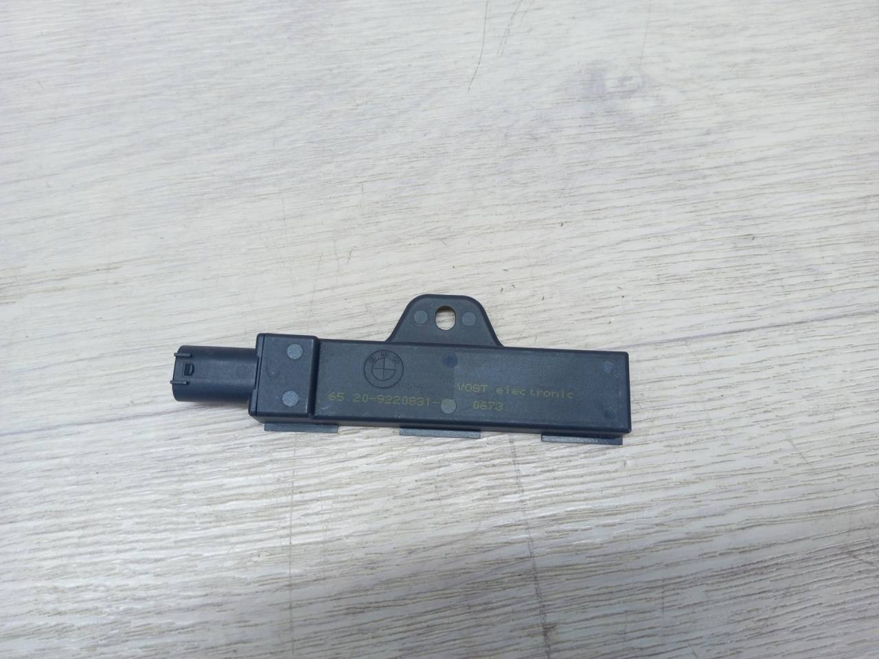 Антенна системы комфортного доступа BMW 5 серия G30/G31 G30 (2016 - 2020), 2.0 л., B47 D20 A, дизель, серый, седан, 65209220831, 9220831 - фото №1