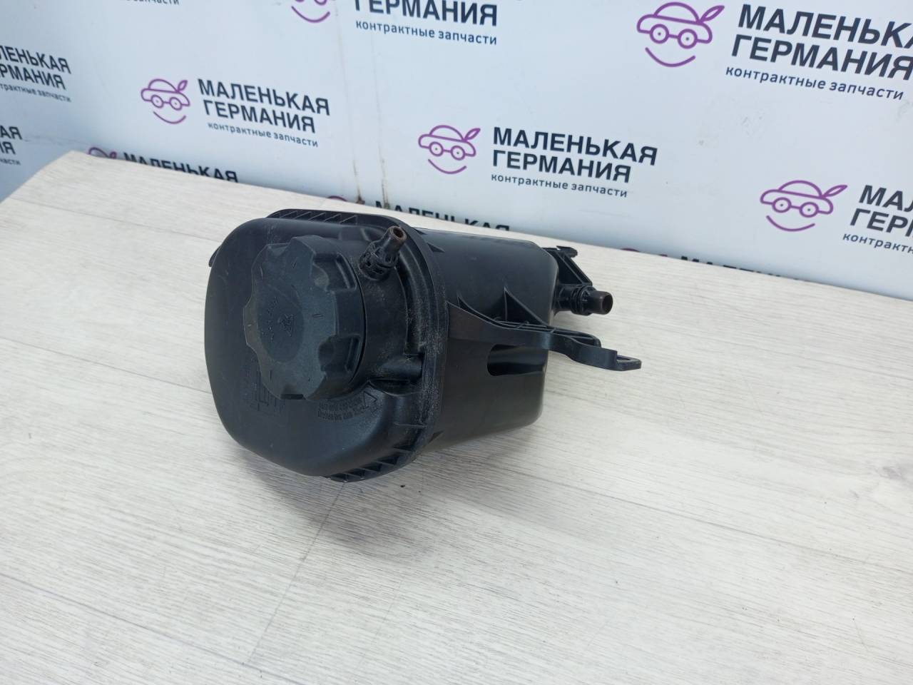 бачок расширительный BMW 5 серия F07/F10/F11 F10 (2009 - 2013), 2.0 л., N47 D20 C, дизель, АКПП, седан, полный привод, 17137578439 - фото №1