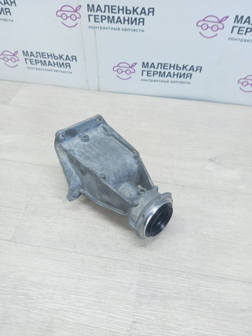 кронштейн полуоси BMW 5 серия G30/G31 G30 2017, 3.0 л., B58 B30 A, бензин, АКПП, темно-синий, седан, полный привод, 8639383, 31508639382, 8639382 - фото №1