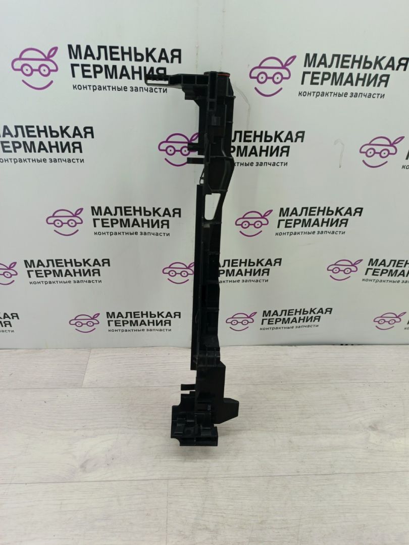 кронштейн радиатора Mercedes-Benz C-Класс W205/S205/C205 2014, 2.0 л., M 274.920, бензин, АКПП, белый, седан, задний привод, правый руль, A0995042118 - фото №1