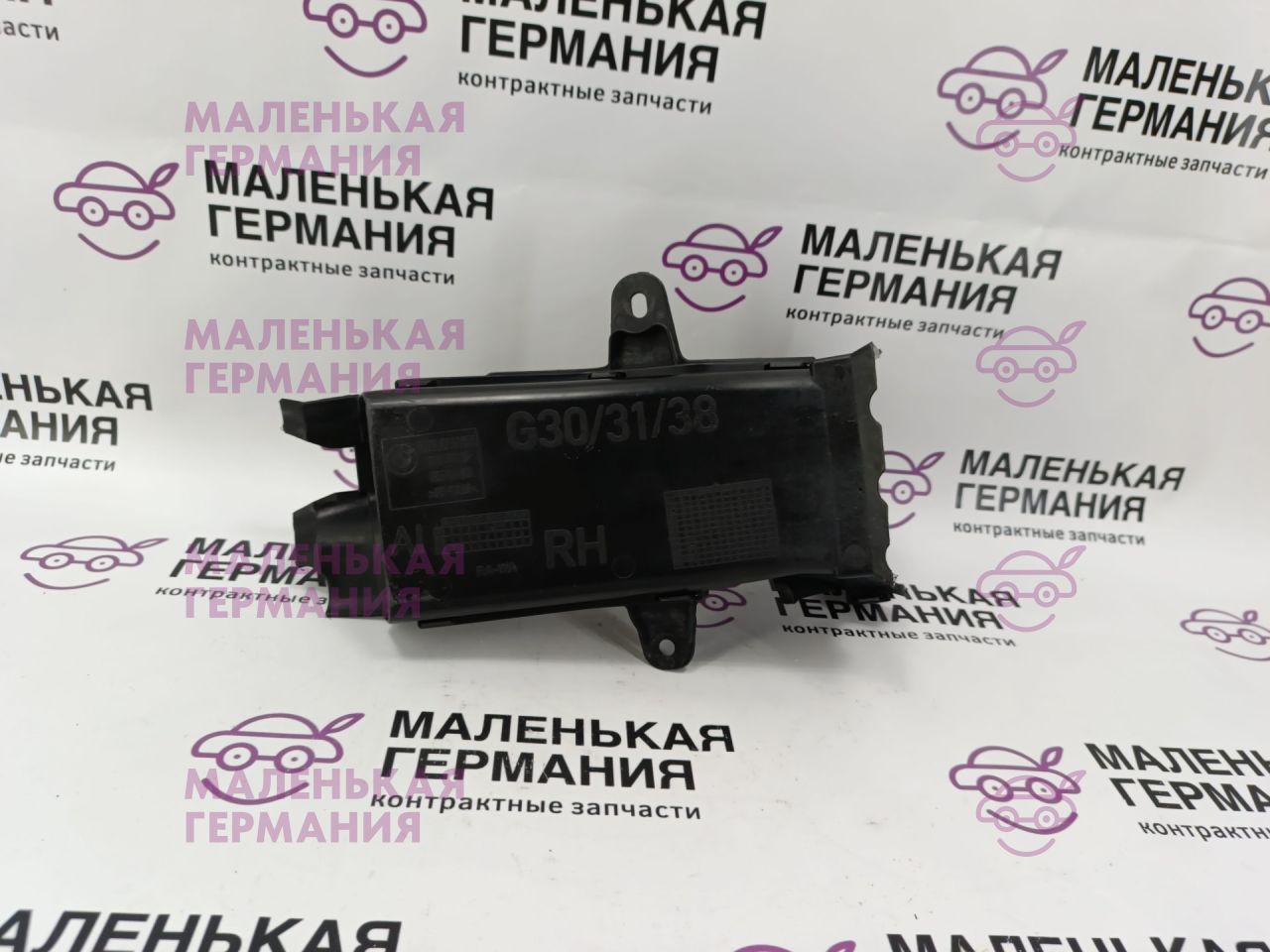 воздуховод тормозной правый BMW 5 серия G30/G31 G31 2017, 2.0 л., B48 B20 B, бензин, АКПП, alpinweiss 3 (300), универсал, правый руль, 51747383852, 7383852 - фото №1