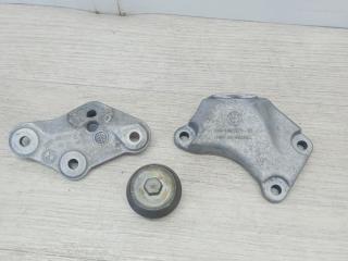 кронштейн КПП BMW 5 серия G30/G31 G30 2017, 3.0 л., B58 B30 A, бензин, АКПП, темно-синий, седан, полный привод, 22326861570, 22326861571, 2232225498, 6861570, 6861571