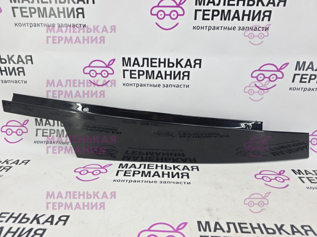 накладка двери (крышки) багажника BMW 5 серия G30/G31 G30 2019, 4.4 л., N63 B44 C, бензин, АКПП, carbonschwarz metallic (416), седан, полный привод, 51337390121, 7390121 - фото №1
