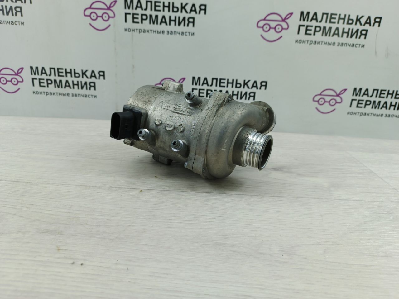 помпа BMW 5 серия F07/F10/F11 (2009 - 2013), 3.0 л., N52 B30 AF, бензин, 11517583836, 7583836 - фото №1