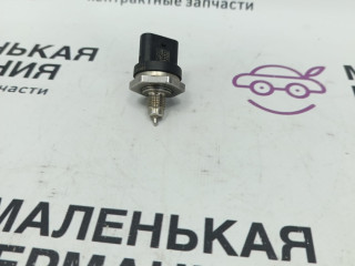 датчик давления топлива Mercedes-Benz C-Класс W205/S205/C205 2014, 2.0 л., M 274.920, бензин, АКПП, белый, седан, задний привод, правый руль, A2781530728, 0261545102