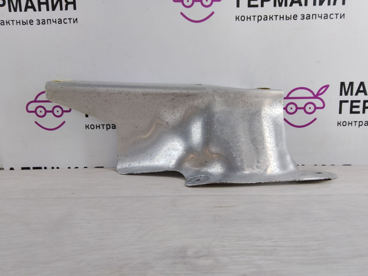 тепловой экран глушителя BMW 5 серия G30/G31 G30 2017, 3.0 л., B58 B30 A, бензин, АКПП, темно-синий, седан, полный привод, 51487340214, 7340214 - фото №1