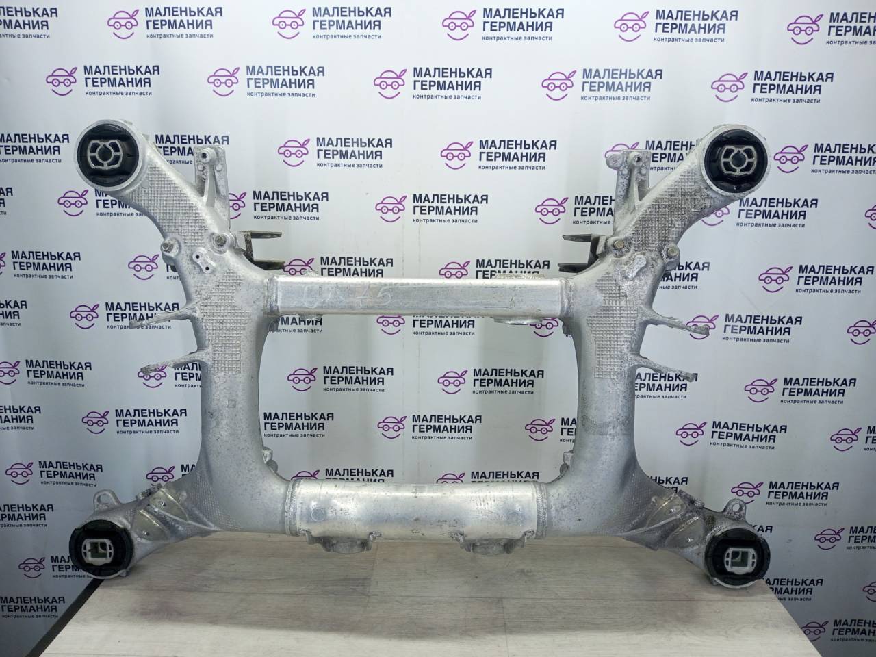 подрамник зад. BMW 5 серия G30/G31 G30 2017, 3.0 л., B58 B30 A, бензин, АКПП, темно-синий, седан, полный привод, 33316861201, 33556861478, 6861478, 6861201 - фото №1