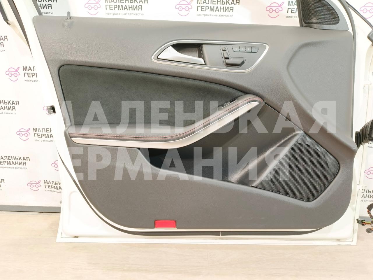 обшивка двери передняя левая Mercedes-Benz GLA-Класс X156 2014, 2.0 л., M 270.920, бензин, робот, белый, хетчбэк 5 дв., полный привод, правый руль, A1567202562, A15672025629H93 - фото №1